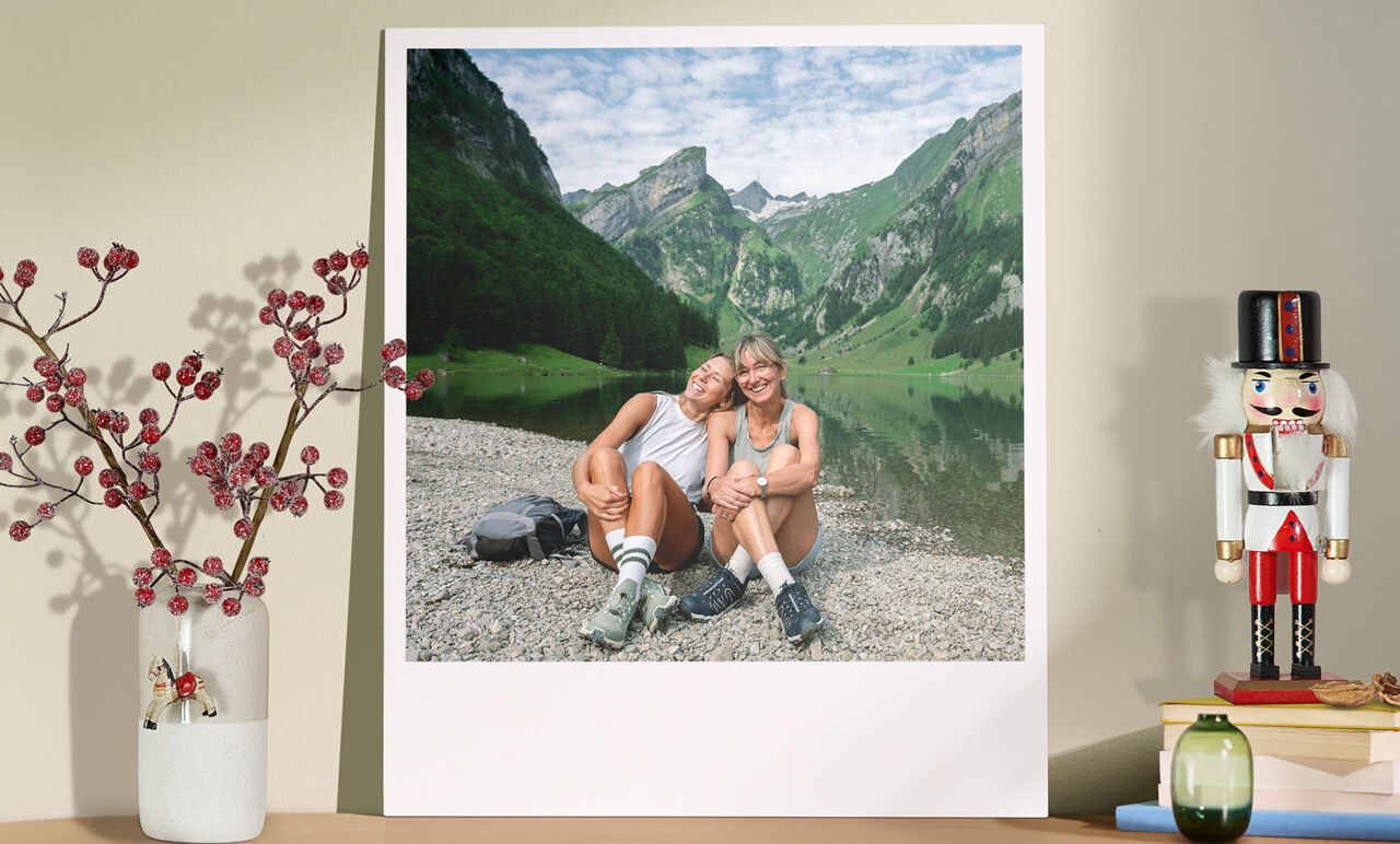 Tirage photo grand format de deux femmes dans un paysage de montagne